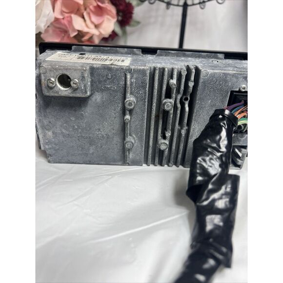 2003 - 2010 Ford Crown‎ Victoria AM FM Police Radio OEM 7C2T-19B131-AA - Picture 9 of 11